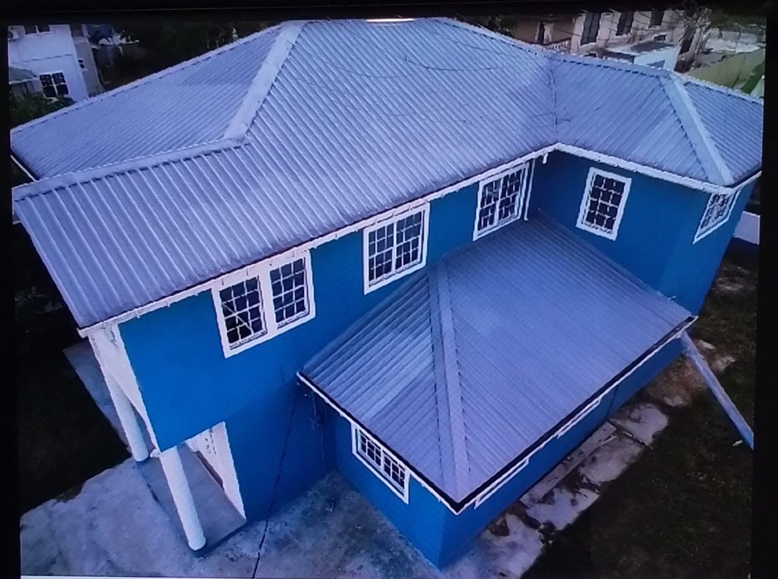 Modern 4-bedroom Home — photo 4
