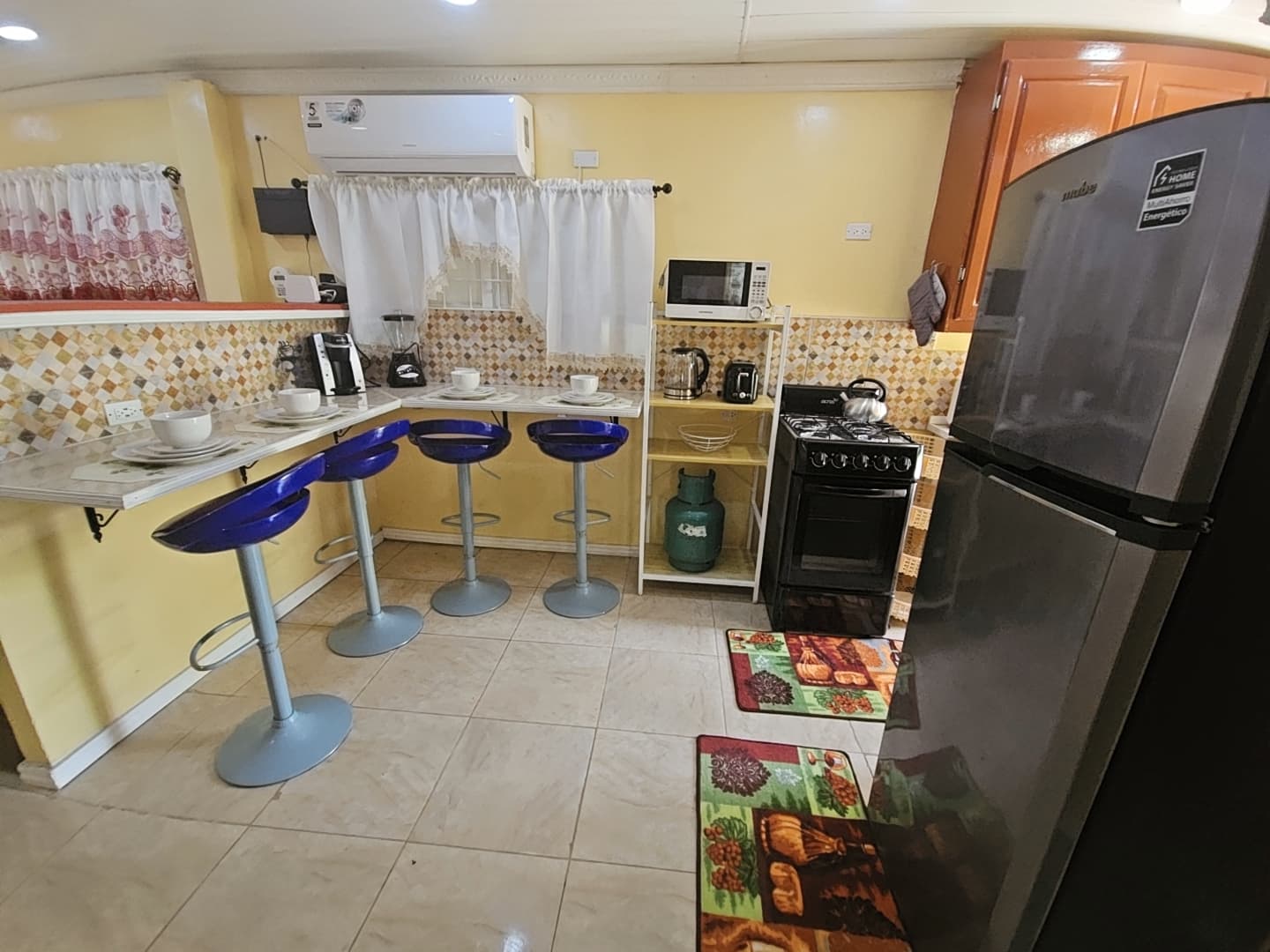Fully furnished 2-Bedroom lower flat — photo 3