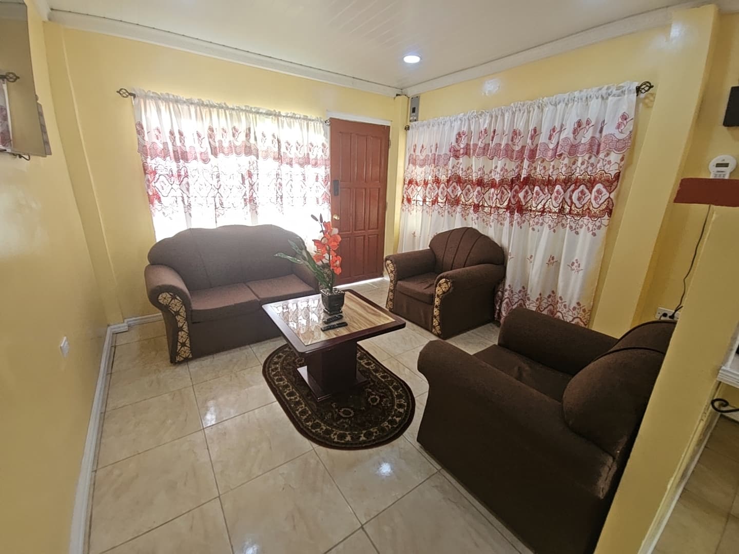 Fully furnished 2-Bedroom lower flat — photo 2