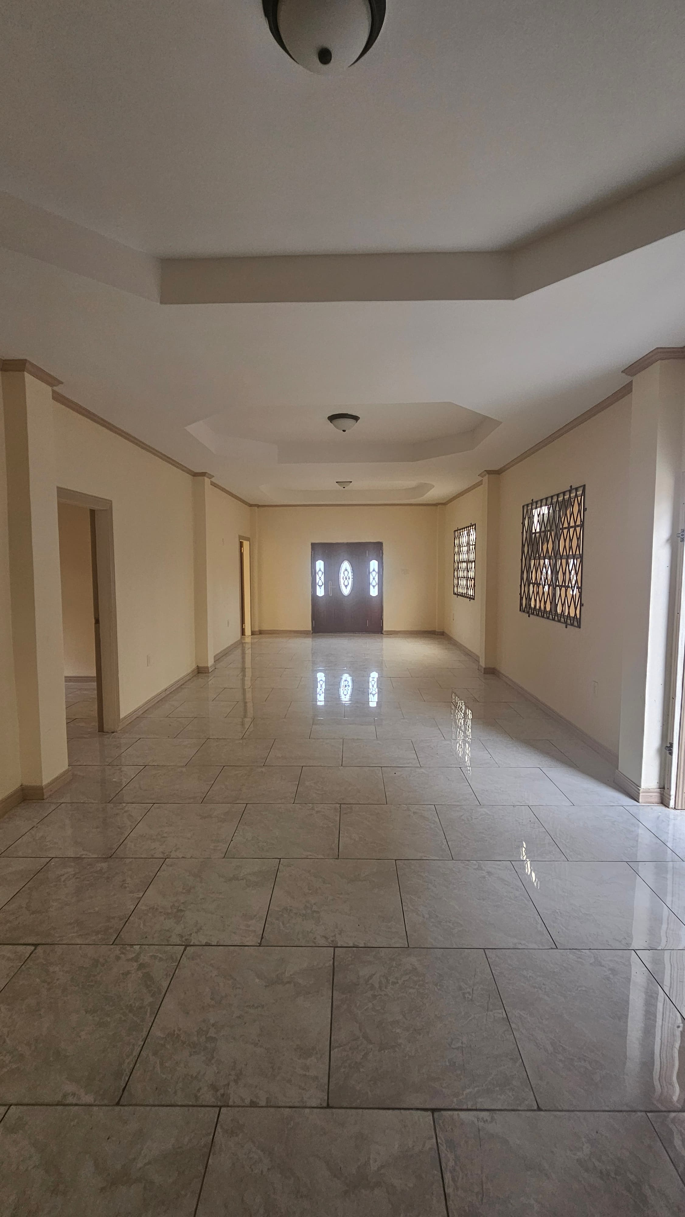 Spacious 3-bedroom Lower flat — photo 2