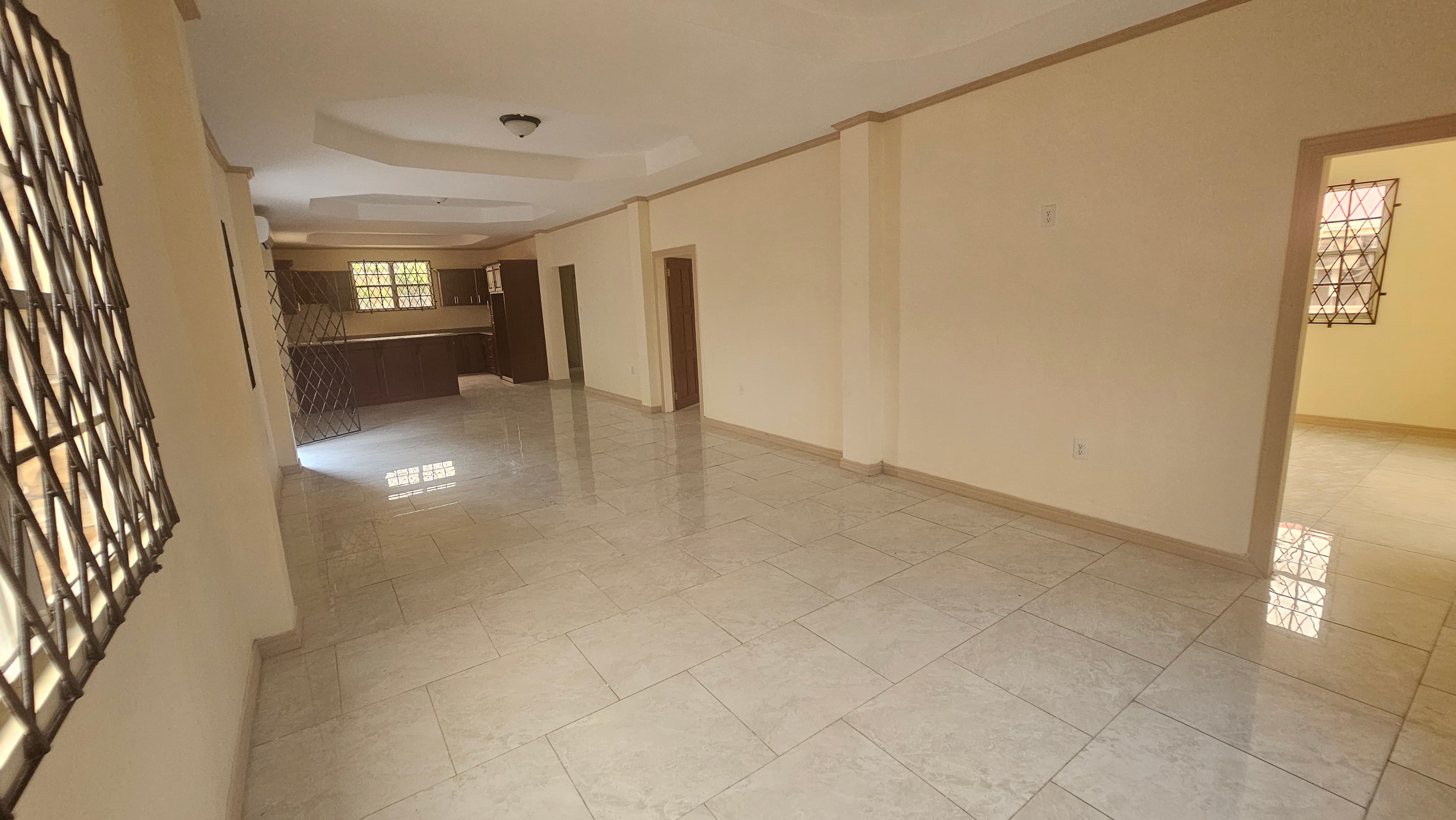 Spacious 3-bedroom Lower flat — photo 3