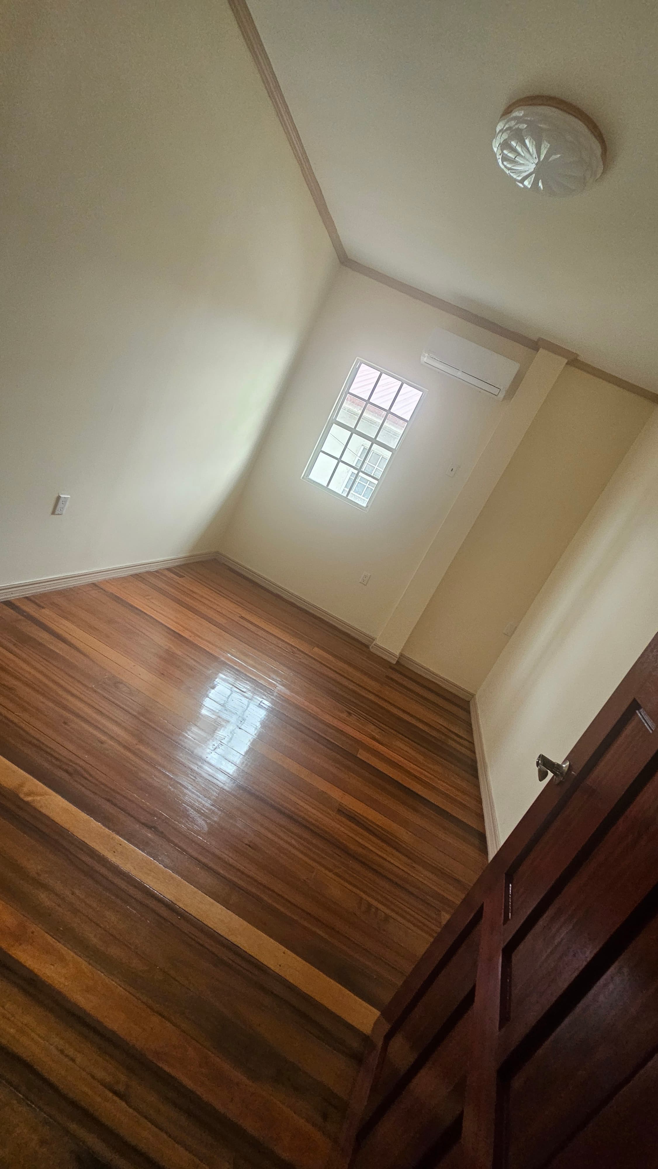 Spacious 3-bedroom upper flat — photo 6