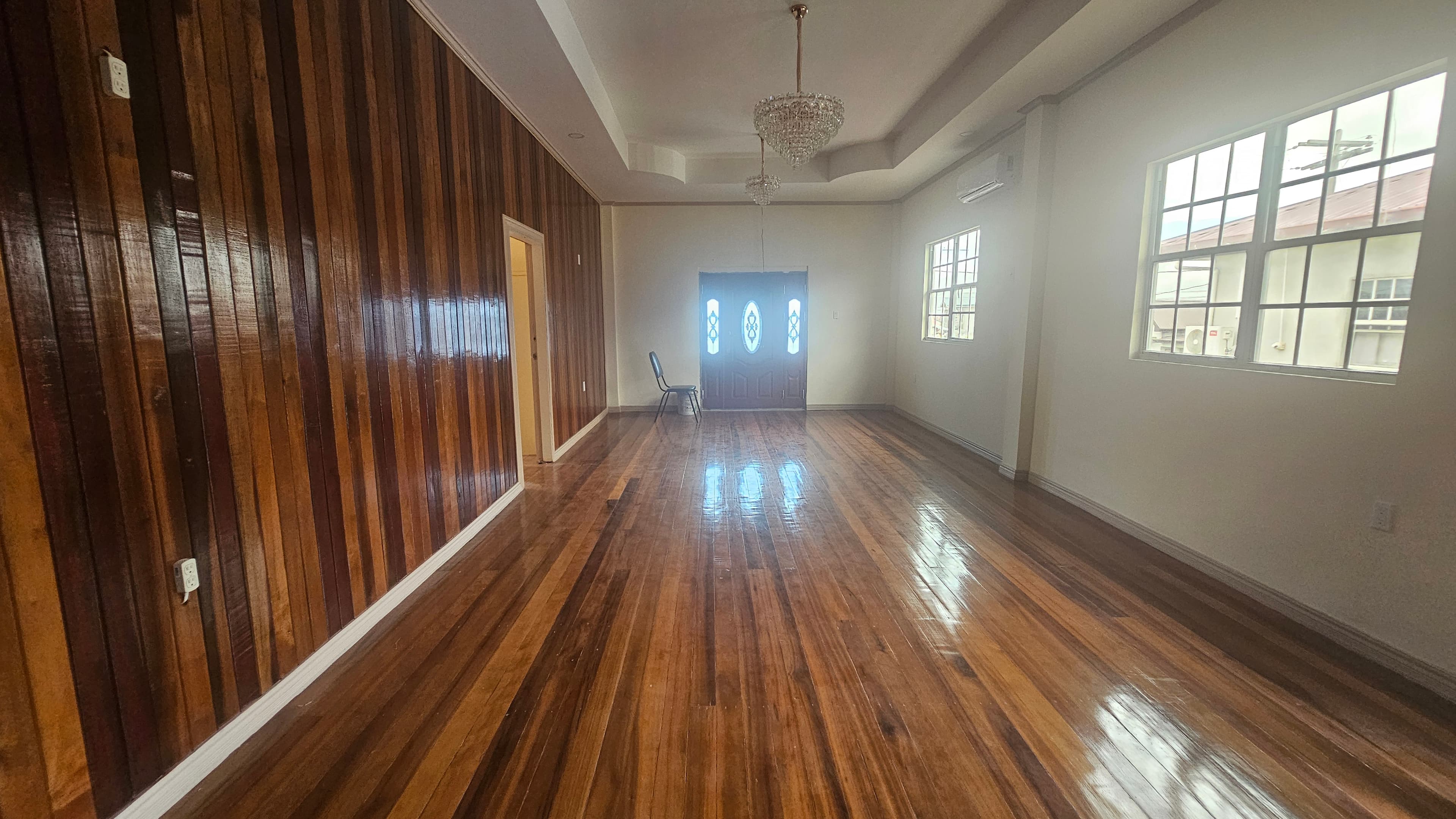 Spacious 3-bedroom upper flat — photo 3