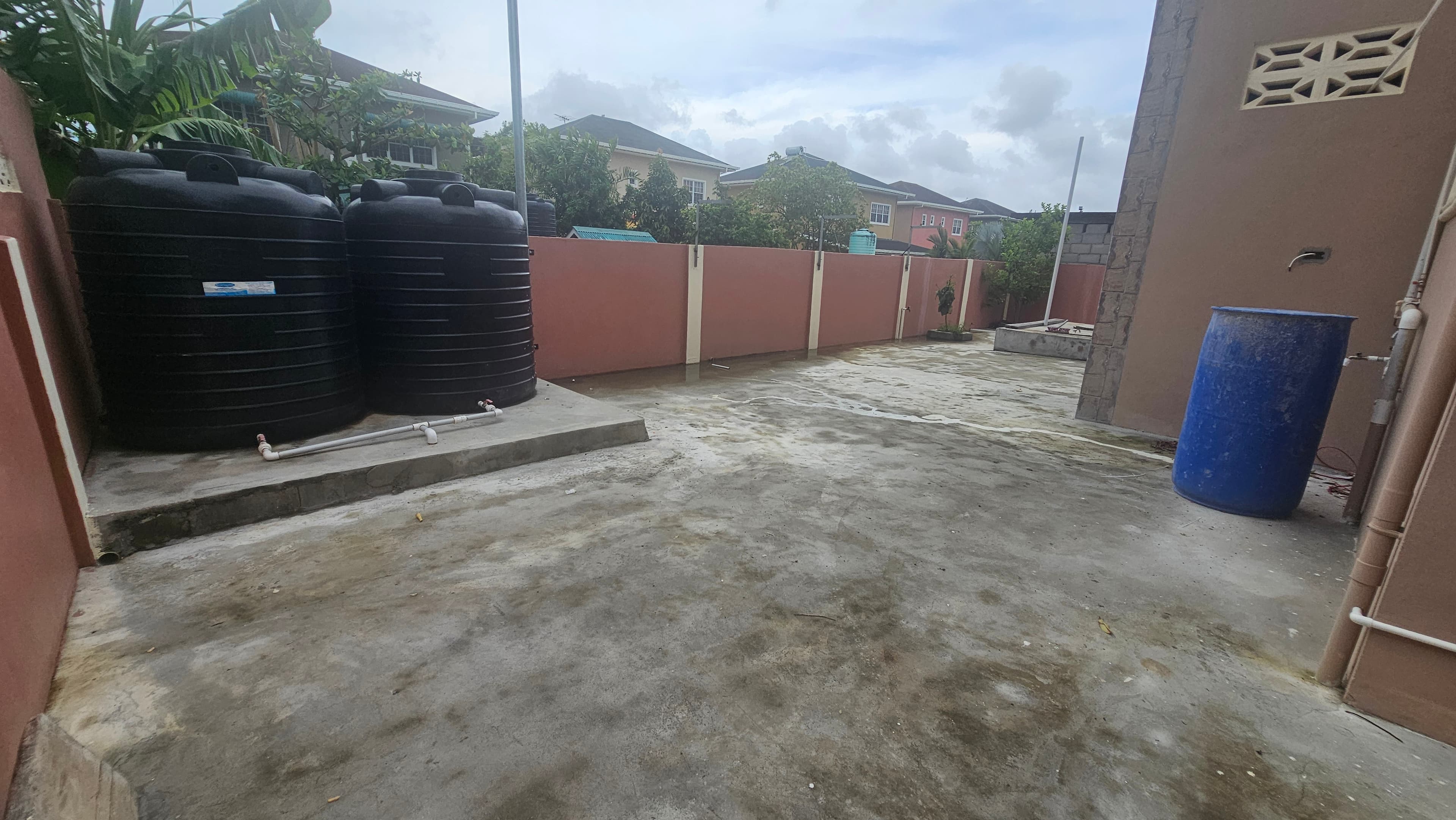 Spacious 3-bedroom upper flat — photo 10