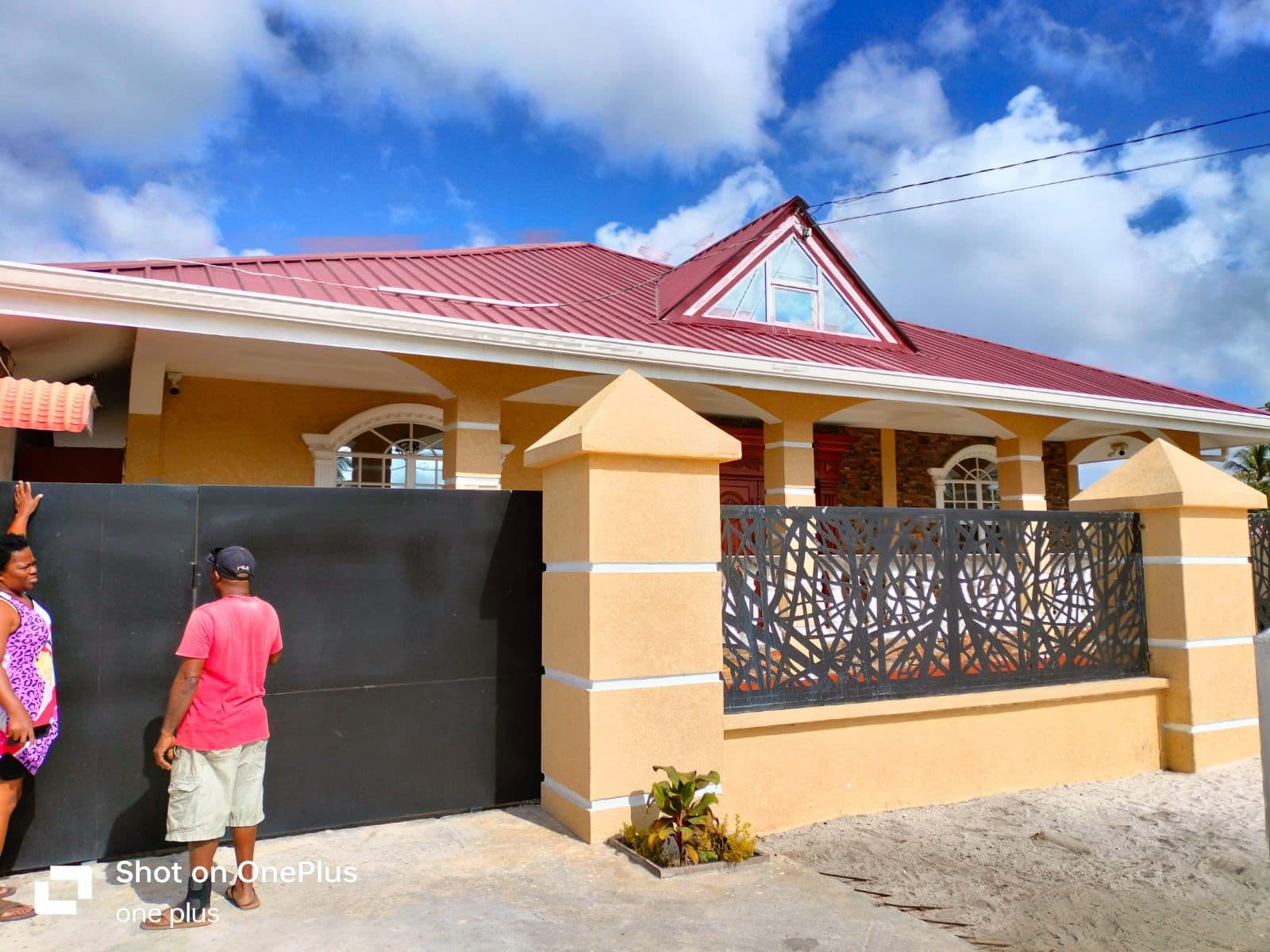 Secure and Comfortable Oasis in Silica City: 8 Bedrooms, 8 Baths — photo 1