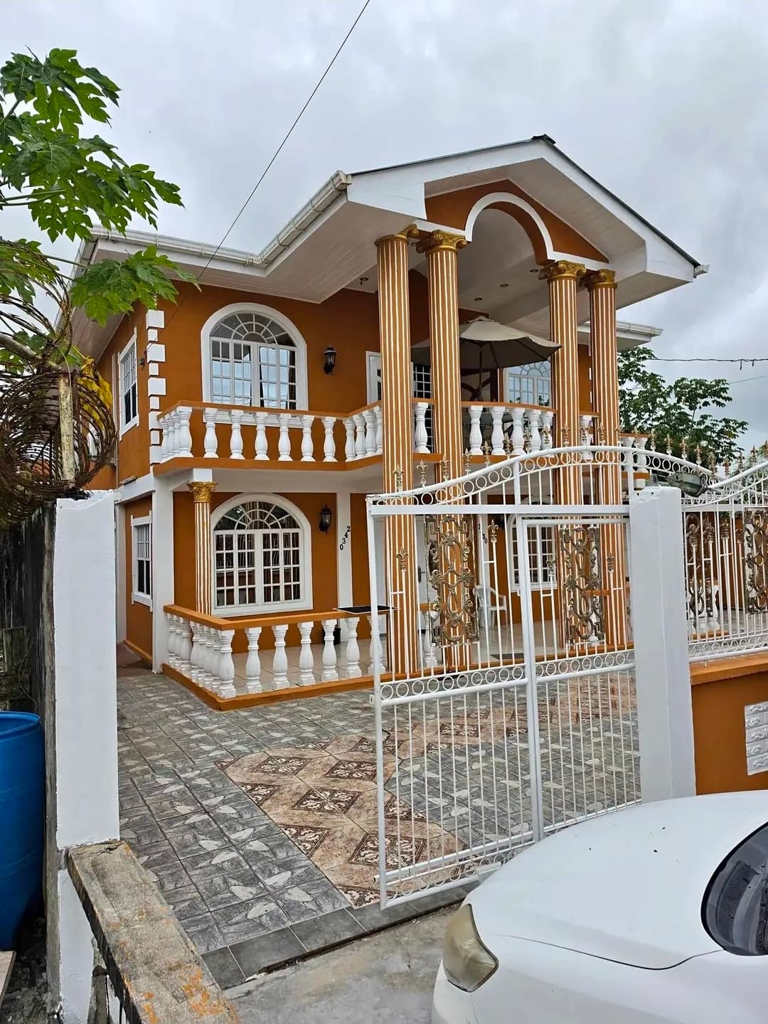Spacious 5-Bedroom Home with Balcony in Diamond Scheme — photo 2