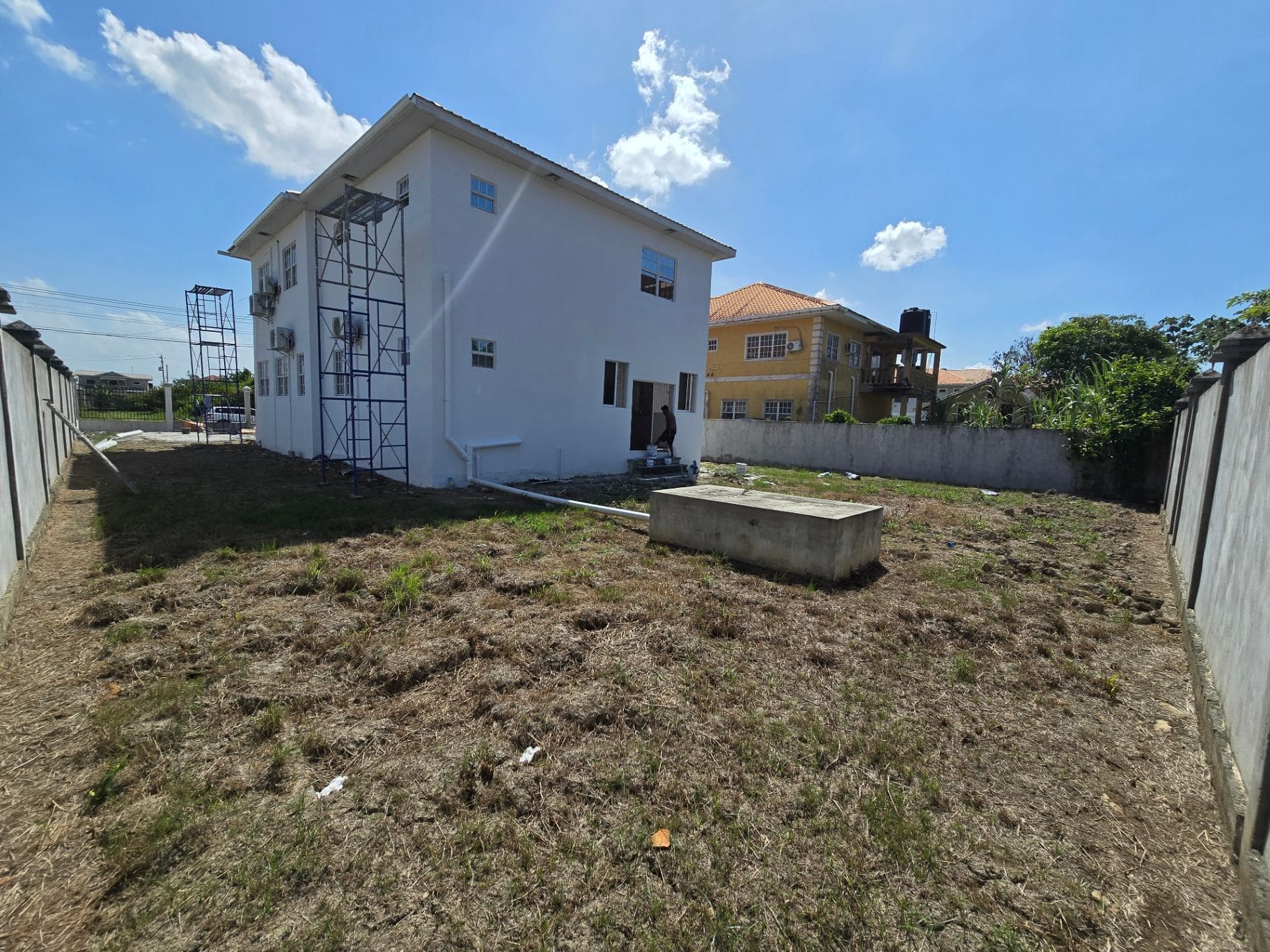 Comfort and Convenience: Modern House with AC and Generator — photo 12